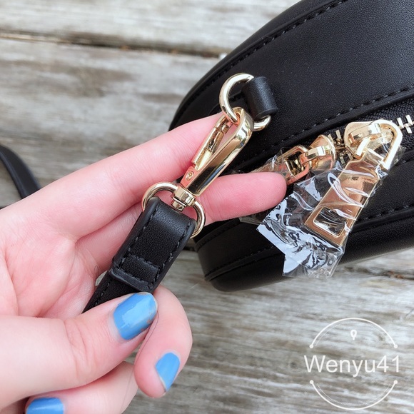 Vegan black round crossbody bag - Picture 8 of 8